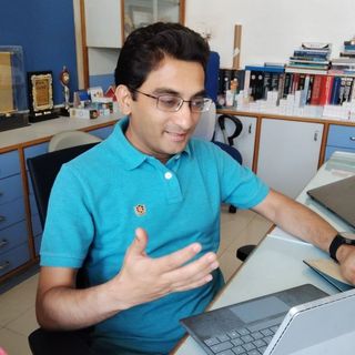 Dr. Avneesh Khare
